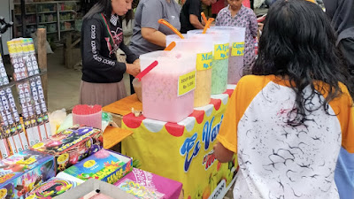 Jelang Berbuka Puasa, Penjual Es Varian “Mamam” Selalu Diburu Penikmat Ngabuburit di Pituruh