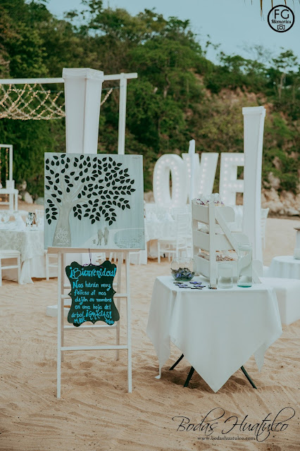 Boda en playa, libros de firmas, Bodas Huatulco, beach wedding.