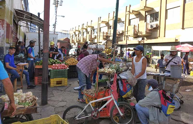 BUHONEROS SE APODERARON DEL CENTRO DE CARORA