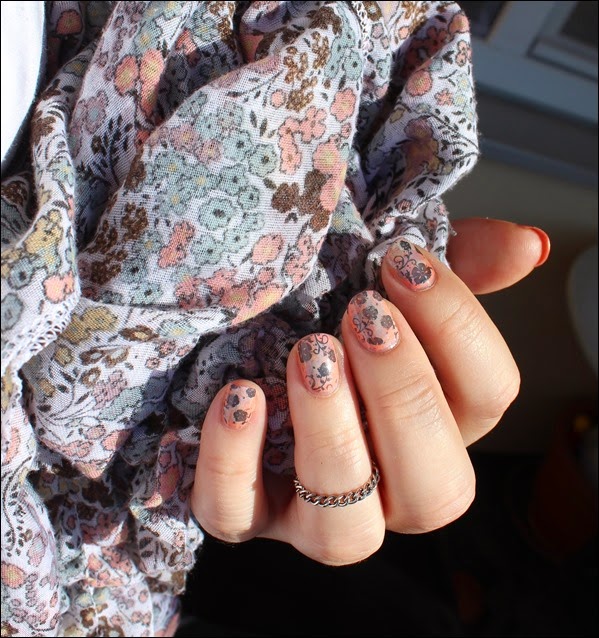 Nageldesign Nail Art Fabrics Frühlingsschal Apricot Flowers 05