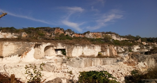  Gambar 4.1 Gunung Kapur Gosari, Gresik