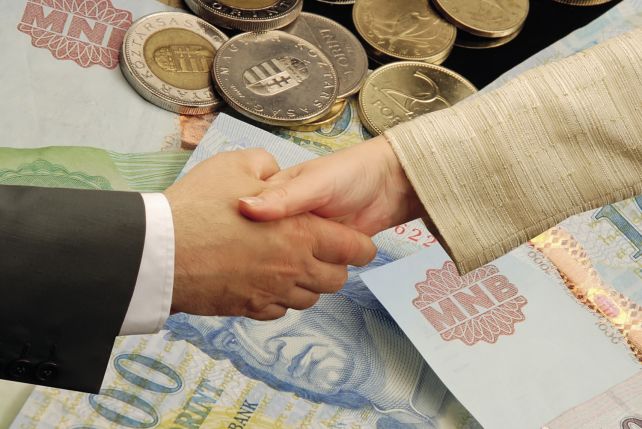 Augusztusban is nőttek a keresetek