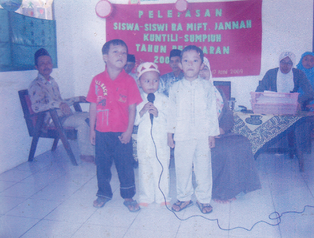 Foto Perpisahan Siswa-siswi TA 2008/2009 - Bagian 2  RA 