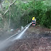    Bomberos apagan incendio en basurero clandestino