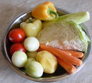 legume pentru ciorba de varza de post, legume proaspete pentru supe si ciorbe, retete culinare, retete cu legume, preparate din legume, retete sanatoase, varza, ardei, rosii, telina, morcovi, ceapa, 