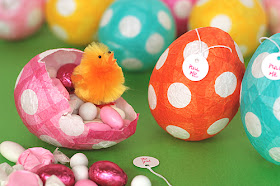 Easter and Spring Craft ideas: how to make papier mache easter eggs