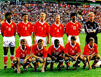 SELECCIÓN DE HOLANDA - Temporada 1991-92 - Rijkaard, Van Basten, Bergkamp, Ronald Koeman, Gullit y Van Breukelen; Van Tiggelen, Wouters, Bryan Roy, Witschge y Ronald De Boer - HOLANDA 3 (Rijkaard, Witschge y Bergkamp) ALEMANIA 1 (Klinsmann) - 18/06/1992 - Eurocopa de Naciones de 1992, fase de grupos - Goteborg, Suecia, Nya Ullevi