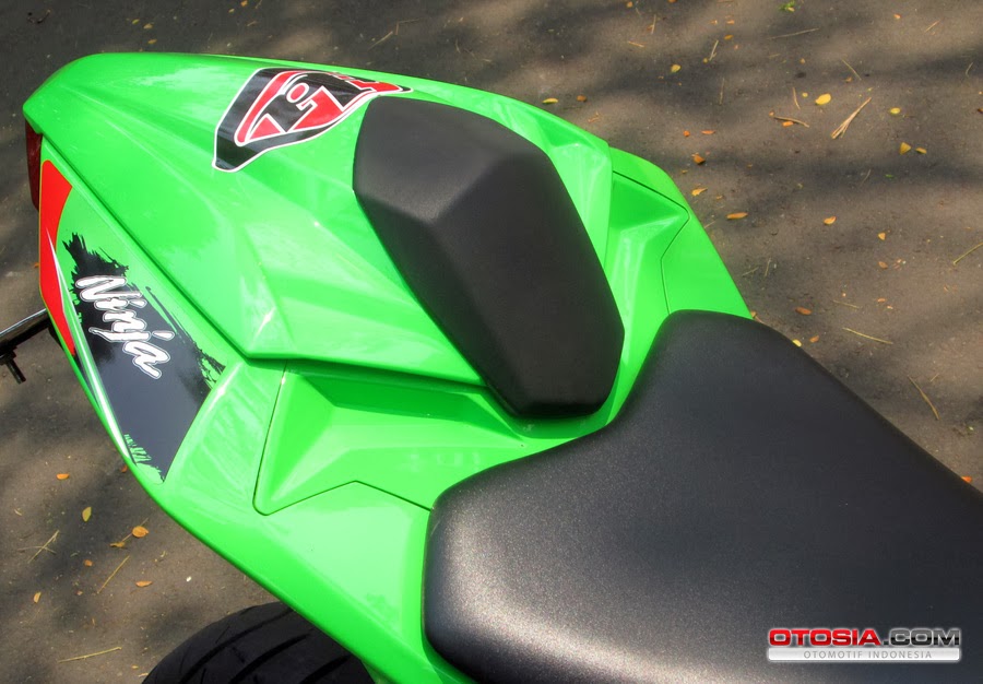 Berikut Foto Modifikasi Motor Kawasaki Ninja N250 FI Keluaran 2013: title=