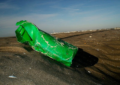 Fotografías de objetos varados en la playa (Washed Up)