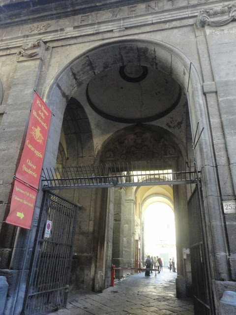 Ingresso del Pio Monte della Misericordia di Napoli