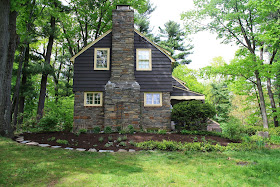 Mulch Bed with Slates