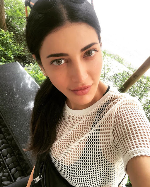 Hot and sexy Shruti Hassan