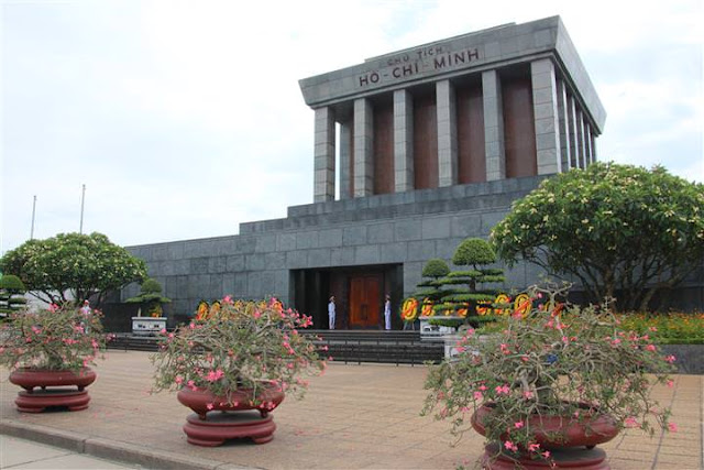 Ho Chi Minh Mausoleum (C) JUREBU