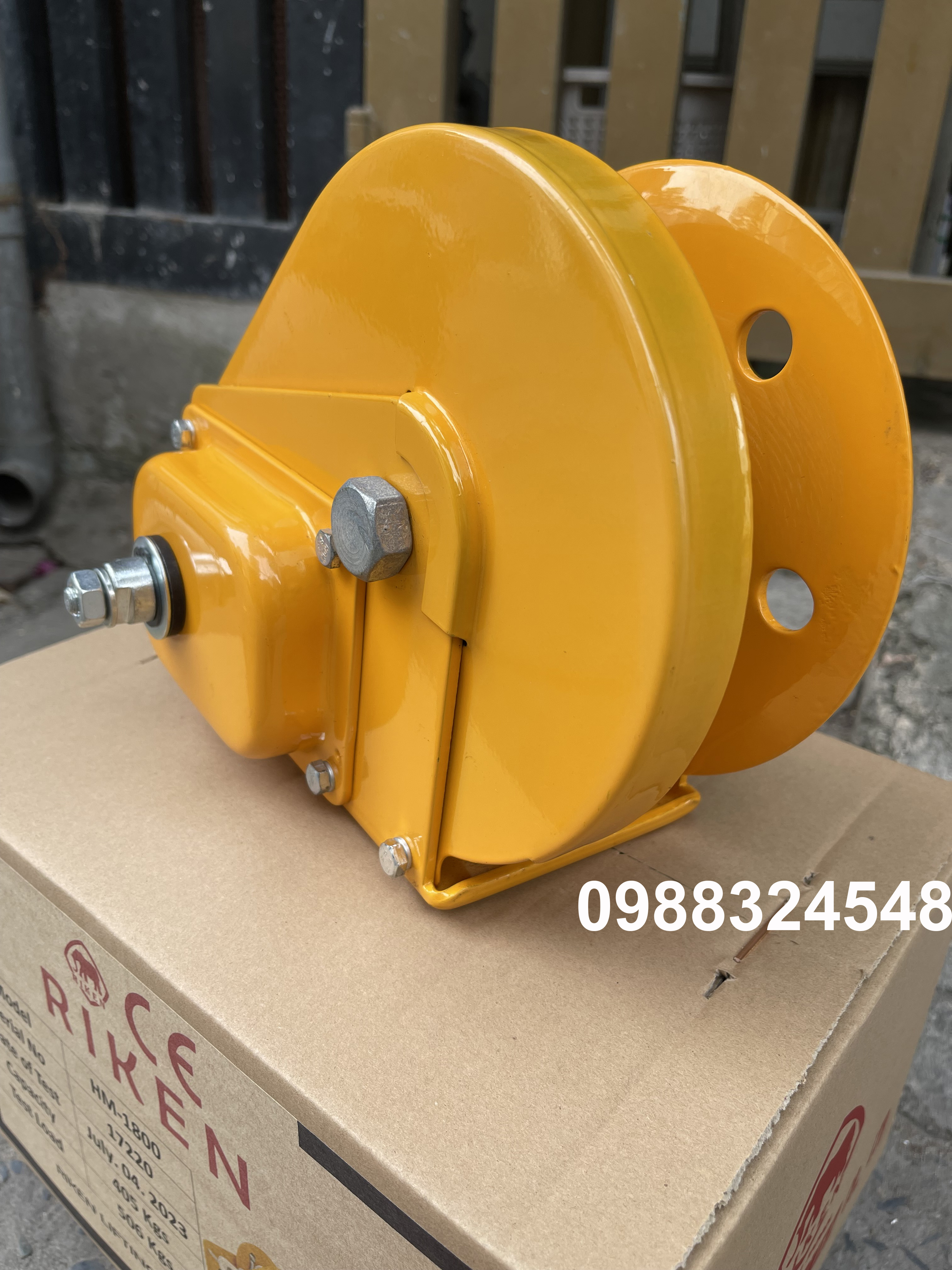 Tời quay tay Riken 1800lbs HM-1800W