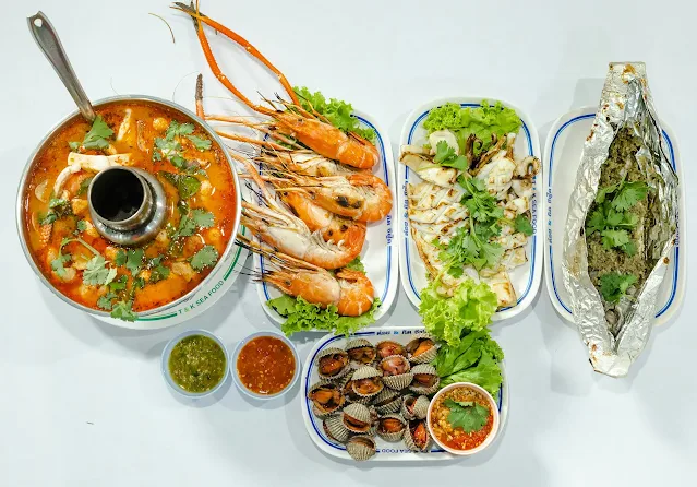 '똠얌꿍'을 포함한 '태국의 해산물 요리(아한 탈레)' 한 상