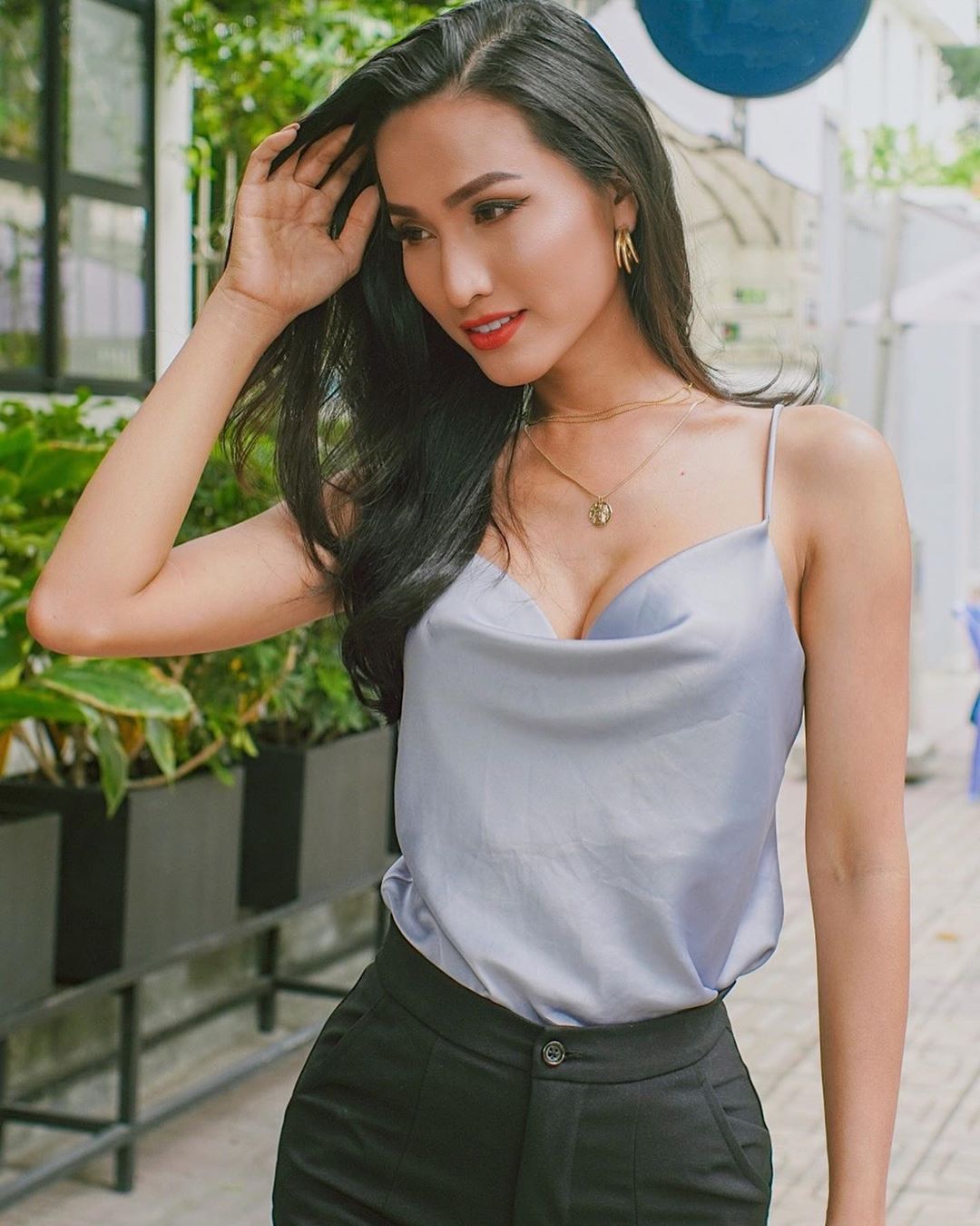 Bui Dinh Hoai Sa – Vietnam Most Beautiful Transgender Woman Instagram