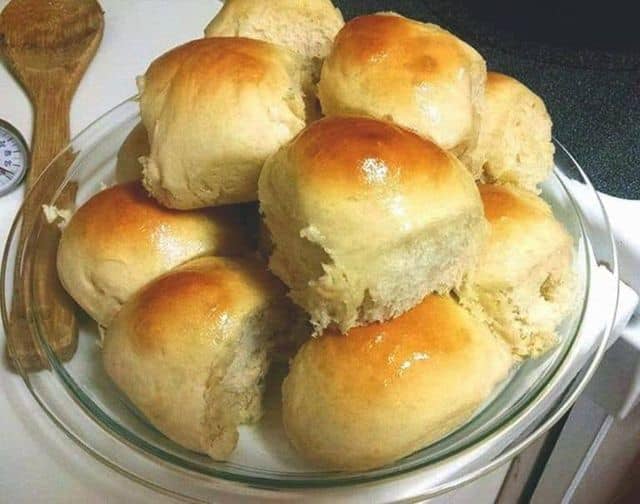 EASY BIG FAT YEAST ROLLS