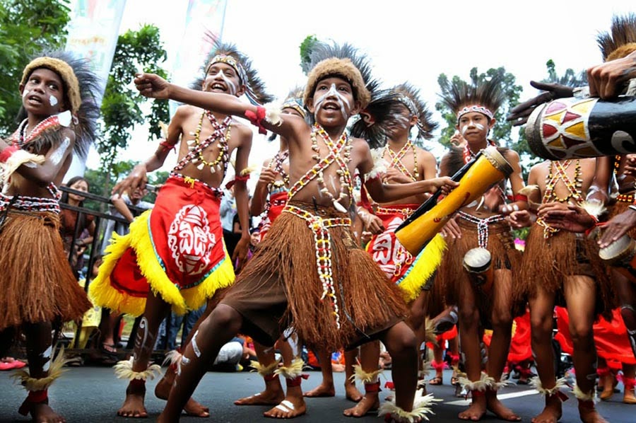 GET YOUR INFORMATION HERE MAKALAH BUDAYA  LOKAL DI INDONESIA