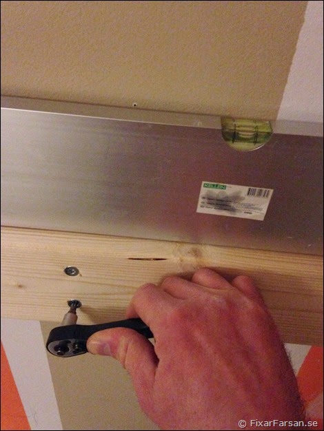 Skruv-Fästa-Sovloft-Resårsäng