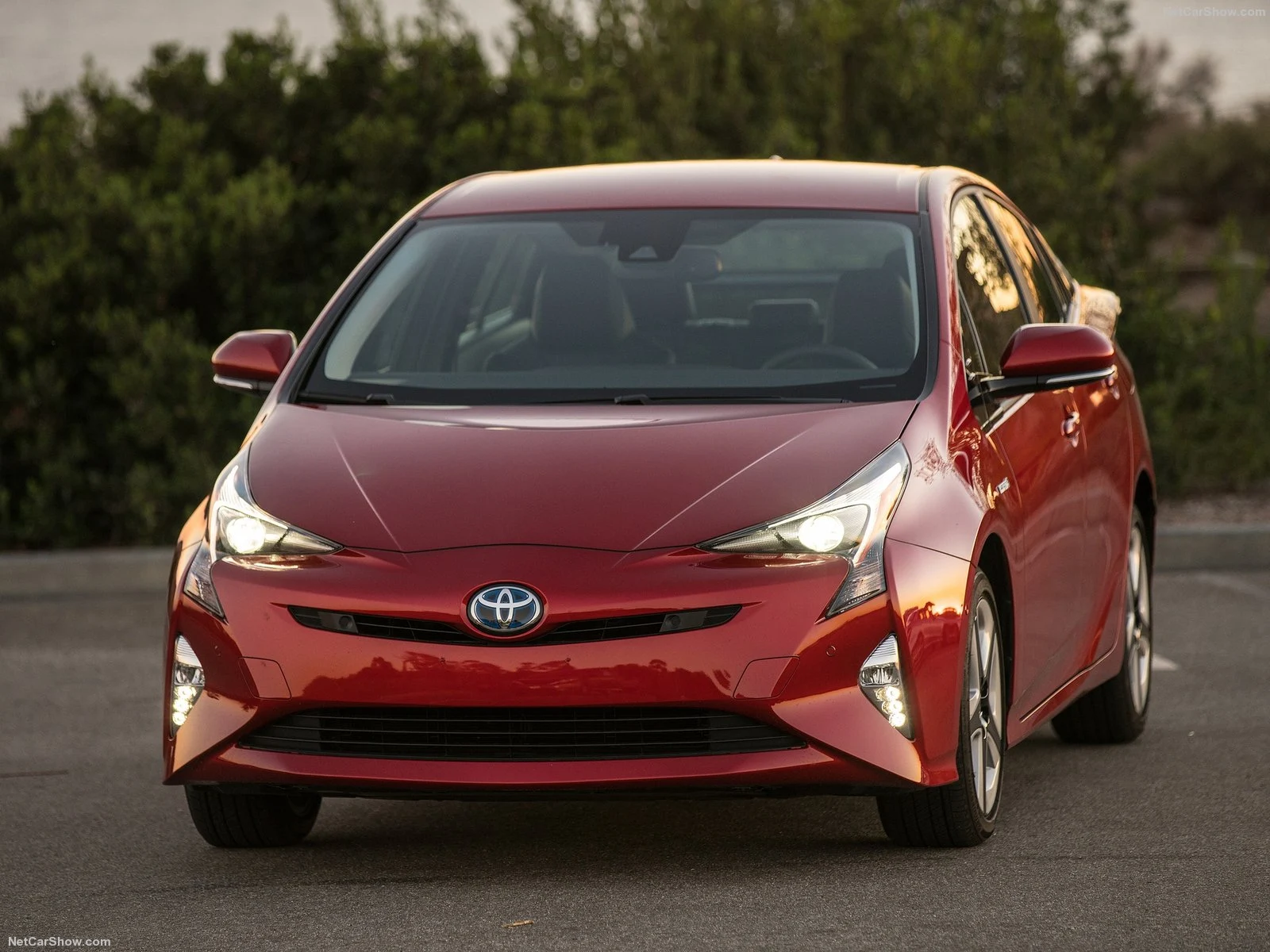 Hình ảnh xe ô tô Toyota Prius 2016 & nội ngoại thất