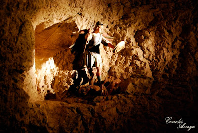 Imagen del Arcangel San Miguel en el interior de la gruta en la zona donde se encontraron las reliquias de San Saturio