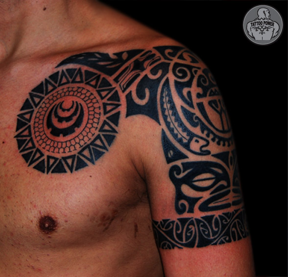 polinesia peito / ombro. Publicada por tattoo power em 11:27