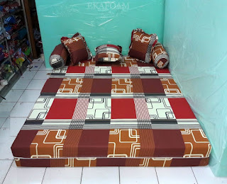 Sofa bed inoac motif abstrak sirkuit coklat