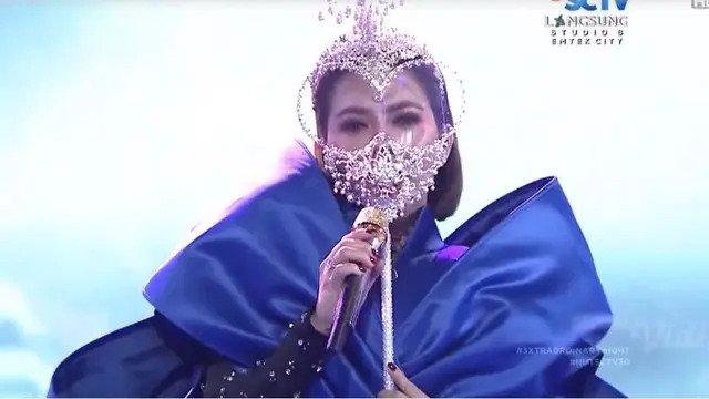 Syahrini Pakai Face Shield Bentuk Hati di HUT SCTV, Warganet: Cetar!