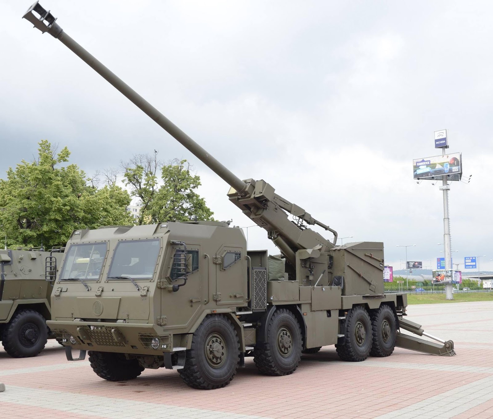 DEFENSE STUDIES: Czech-Slovak Unveils New Version of EVA 155-mm Wheeled  Self-Propelled Howitzer