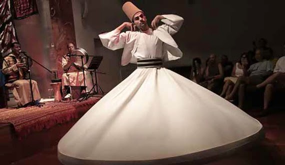 Danzas religiosas árabes de los derviches en el Festival de Arte Sacro