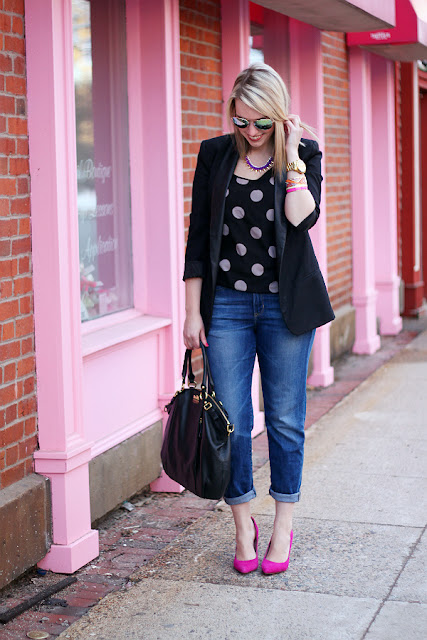 boyfriend jeans and pointed pumps