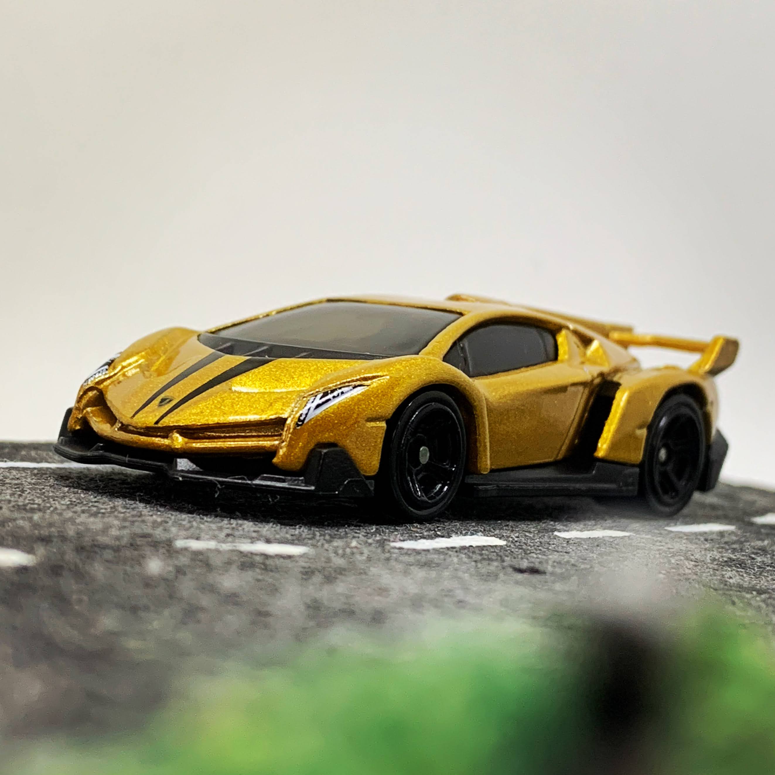 JULIAN'S HOT WHEELS BLOG: Lamborghini Veneno (2020 Lamborghini 5-Pack)