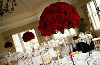 If you are daring brides who want to leave the mainstream of white, cream, ivory and other traditional wedding colors, we present a series of floral arrangements or centerpieces with flowers or red motifs, sure you will choose one for the day your celebration.  In these first two models have long stylized vases inside which carry a red color and detail on top a kind of bouquet of roses the same color.    The difference with the first sample is that it has branches inside the vase.    Elegant centerpiece with branches and red flowers attached to them, to add the necessary brightness will have round lenses.   Elegant, simple and sophisticated, this square glass bowl at the base and red rosebuds on top is definitely a beautiful detail that perfectly complements the other four containers with candles.    Another original centerpiece with flowers at the base, as a skirt, and as many submerged into the vase.    Simple and ideal for informal celebrations are 4 different height vases with red liquid inside and a simple white flowers on long stems inside.     A variation of the above centerpiece, the difference is the size of these, being more short, thin, white flower that covers highlights and its effect is more striking.      Another simple centerpiece with red and green candles around play an important role.    Curious centerpiece placed on some books, is ideal for themed weddings that are related to these texts.    Finally, the perfect combination of flowers, pearls and crystal.    I hope you enjoyed.