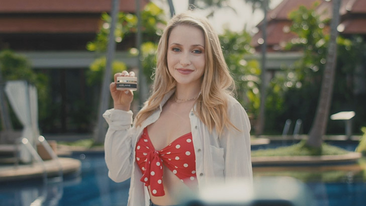 Emily Tennant como Madison no filme 'Influencer', de Kurtis David Harder