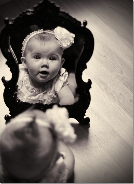 Tess mirror bw