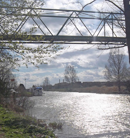 Pipeline over the River Ancholme in Brigg - picture on Nigel Fisher's Brigg Blog