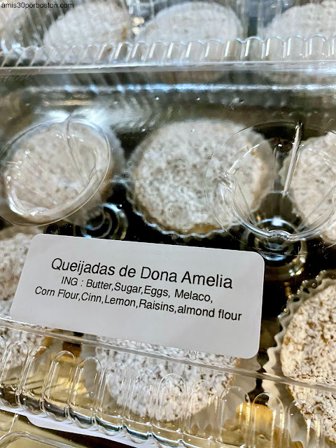 Queijadas de Dona Amelia en Portugalia Marketplace en Fall River, Massachusetts