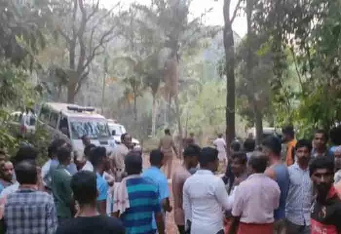Top-Headlines, Report, Land-issue, Latest-News, Childrens, Family, Mangalore, Attack, Police,  Four of family killed over land dispute in Bhatkal.