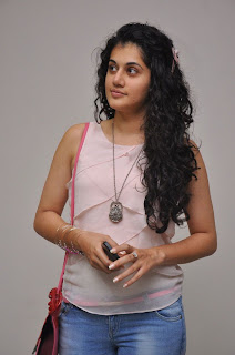 tapsee hot looking stills