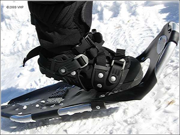 how to put on snowshoes