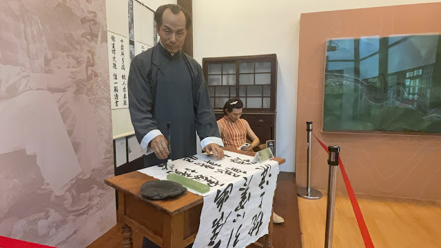 Statue of Zhang Xueliang and his wife