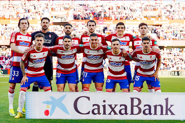 📸GRANADA C. F. 📆3 enero 2024 ⬆️Álvaro Carreras, Augusto Batalla, Bruno Méndez, Ignasi Miquel, Gonzalo Villar, Lucas Boyé. ⬇️Ricard Sánchez, Sergio Ruiz, Myrto Uzuni, Bryan Zaragoza y Carlos Neva. GRANADA C. F. 2 🆚 CÁDIZ C. F. 0 Miércoles 03/01/2024, 17:00 horas. Campeonato de Liga de 1ª División, jornada 19. Granada, estadio Nuevo Los Cármenes: 17.732 espectadores. GOLES: ⚽1-0: 22’, Myrto Uzuni. ⚽2-0: 70’, Bryan Zaragoza.