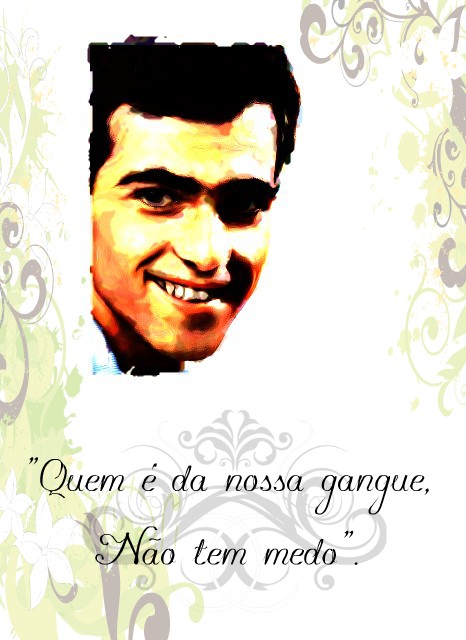 Rua Augusta Ronnie Cord  Entrei na rua Augusta, A cento e vinte por hora, Botei a turma toda, Do passeio prá fora. Fiz curva em duas rodas, Sem usar a busina, Parei a quatro dedos da vetrine, Legal...  Ai ai Johnny, ai ai Alfredo, Quem é da nossa gangue, Não tem medo. Ai ai Johnny, ai ai Alfredo, Quem é da nossa gangue, Não tem medo.  Meu carro nao tem breque, Não tem luz, Não tem busina. Tem tres carburadores, Todos tres envenenados. Só para na subida, Quando acaba a gasolina, Só passa se tiver sinal fechado.  Ai ai Johnny, ai ai Alfredo, Quem é da nossa gangue, Não tem medo. Ai ai Johnny, ai ai Alfredo, Quem é da nossa gangue, Não tem medo.  Toquei a centro e trinta, Com destino a cidade. No Anhangabau botei mais velocidade, Com tres pneus carecas, Derapando na raia, Subi a galeria Prestes Maia Tremendão...  Ai ai Johnny, ai ai Alfredo, Quem é da nossa gangue, Não tem medo. Ai ai Johnny, ai ai Alfredo, Quem é da nossa gangue, Não tem medo. Ai ai Johnny, ai ai Alfredo, Quem é da nossa gangue, Não tem medo. Ai ai Johnny, ai ai Alfredo, Quem é da nossa gangue, Não tem medo