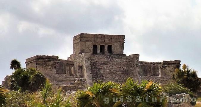 Tulum, ruínas de uma cidade maya à beira mar