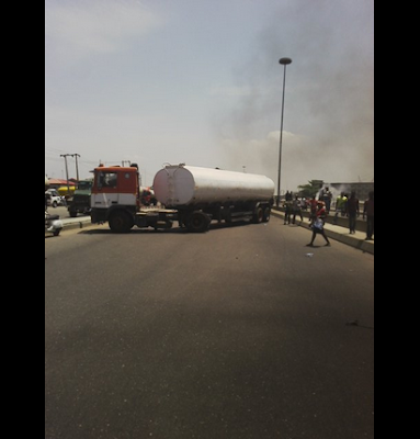  Angry Motorists Block Sanya Bus-stop Over Death Of Tanker Driver. in lagos 3