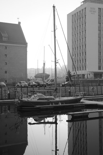 Gdańsk. Stare Miasto. Czarno-biała fotografia krajobrazu. fot. Łukasz Cyrus