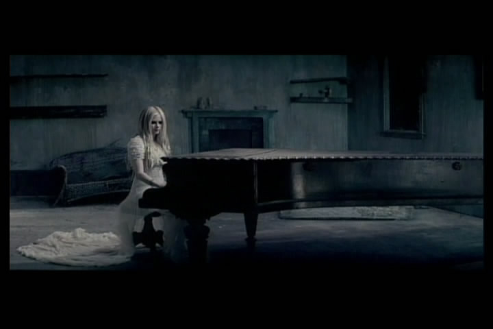 tadi awek arwah paste lagu Avril Lavigne When You're Gonesedih 