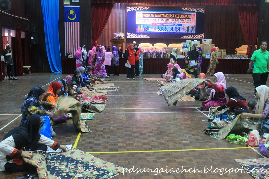 Kepada semua guru smk sultan omar sempena hari guru 2012