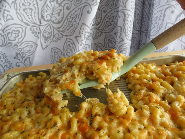 Sheet Pan Macaroni and Cheese