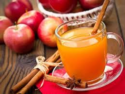 أفضل طريقة لعمل عصير تفاح ساخن بالقرفة لتدفئة منزليا,فوائد توابل التدفئة التى تضاف على عصير التفاح ,وصفة شراب التفاح بالقرفه المنزلي